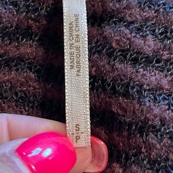 Free People Womens sweater S
Bumblebee striped 
Deep V off shoulder 
Brown and b - Picture 7 of 7